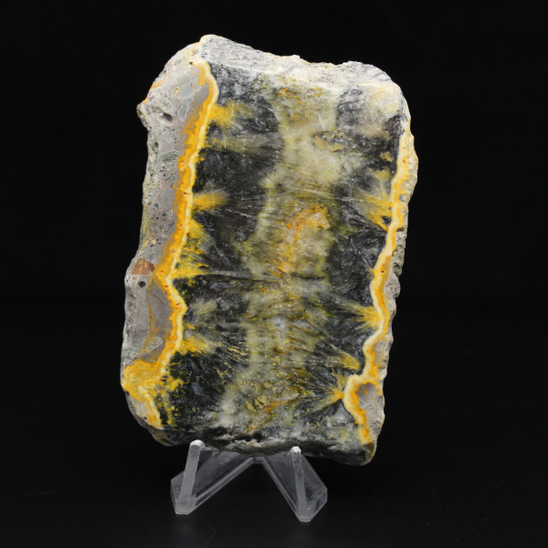 Klein gesneden exemplaar van de jaspis-hommel.