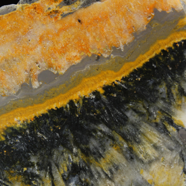 Decoratieve jaspisplaat met hommelmotief - 130 g