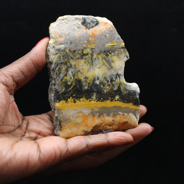 Decoratieve jaspisplaat met hommelmotief - 130 g