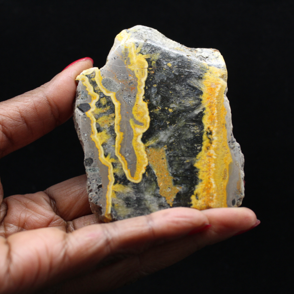 Gepolijst exemplaar van de hommeljaspis - 105 g