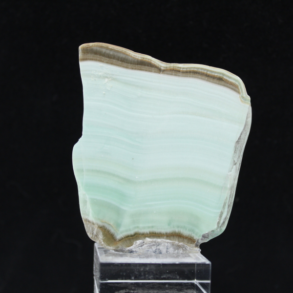 Groene aragoniet plak voor mineralenverzameling