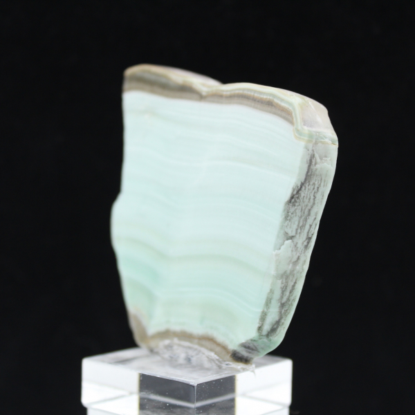Groene aragoniet plak voor mineralenverzameling