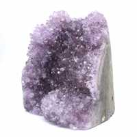 Minerale producten van Amethist: geodes en drussen, siersteen, halskettingen, armbanden Amethist