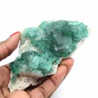 Ruwe natuurlijke fluoriet in groene kristallen