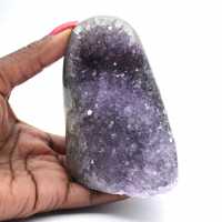 Braziliaanse amethistgeode: dieppaarse kristallen