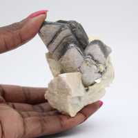 Mica op compacte Afghaanse witte kwarts