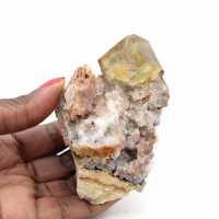 Ruwe Marokkaanse fluorietsteen: natuurlijke groene kristallen Ruwe Marokkaanse fluorietsteen: natuurlijke groene kristallen