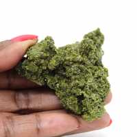 Groene epidootkristallen op matrix uit Marokko