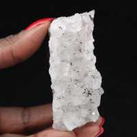 Marokkaanse goethietkwartskristallen, kleine druse van 120 g.