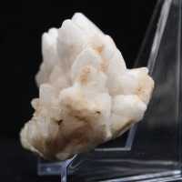 Natuurlijke Marokkaanse bloemkwarts met zichtbare kristallen.