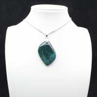 Groene jaspis hanger uit Madagaskar - natuurlijk mineraal