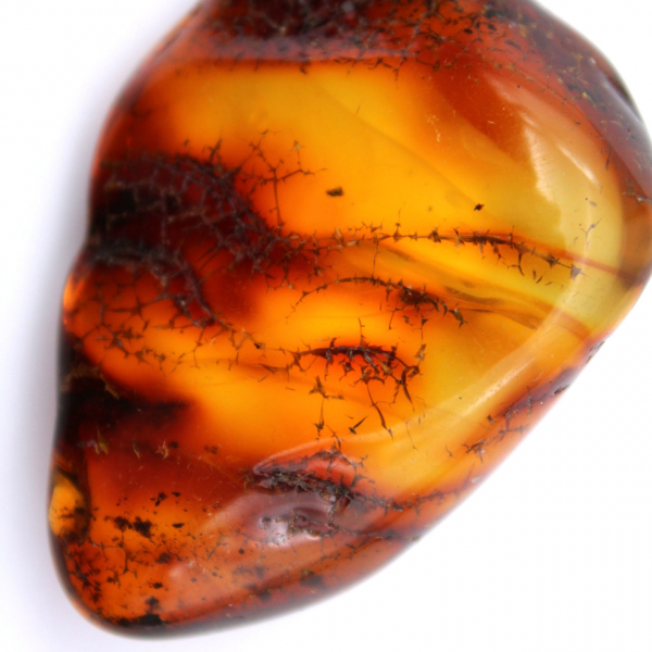 Gepolijste amberkleurige kiezelsteen