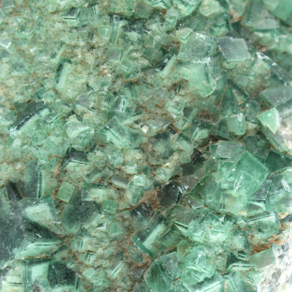 Kubieke kristallisatie van fluoriet uit madagascar