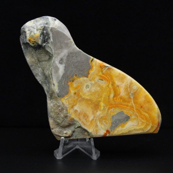 Grote decoratie van natuursteen in de vorm van een hommeljaspis