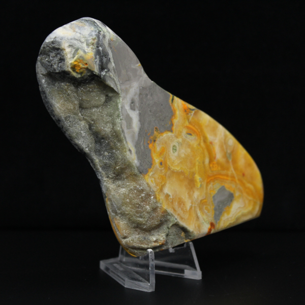 Grote decoratie van natuursteen in de vorm van een hommeljaspis