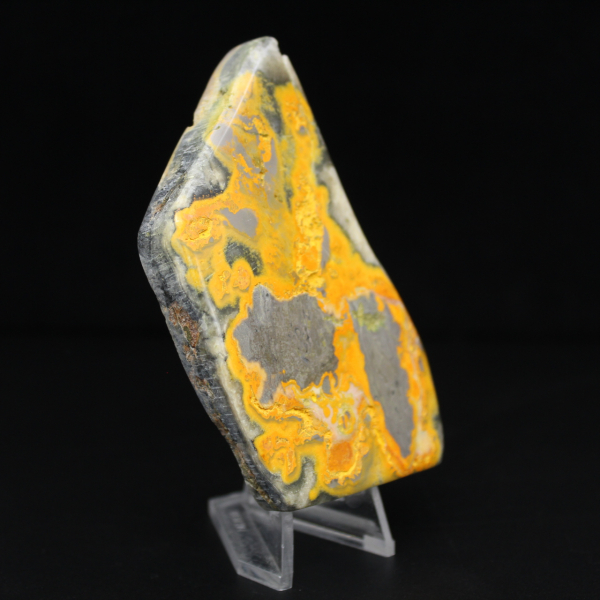 Gepolijst ornament van hommeljaspis, uniek uit Indonesië