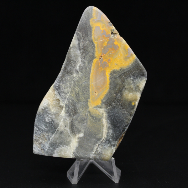 Gepolijst ornament van hommeljaspis, uniek uit Indonesië