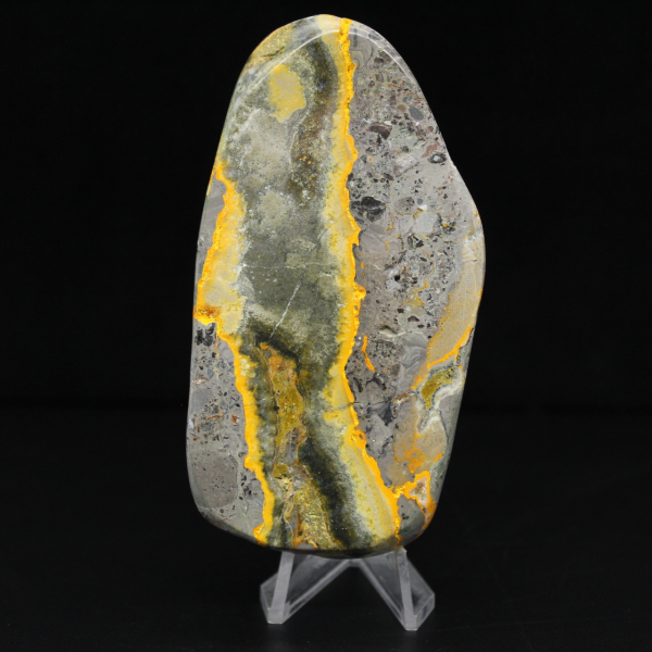 Gladde steen, jaspis, hommel, natuurlijk ornament