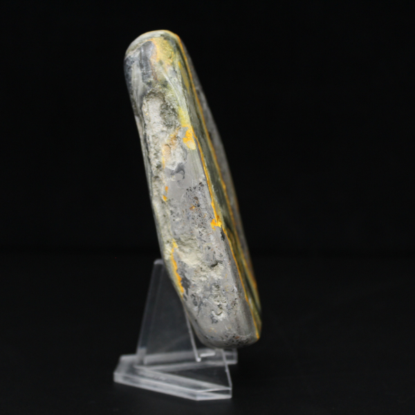 Gladde steen, jaspis, hommel, natuurlijk ornament