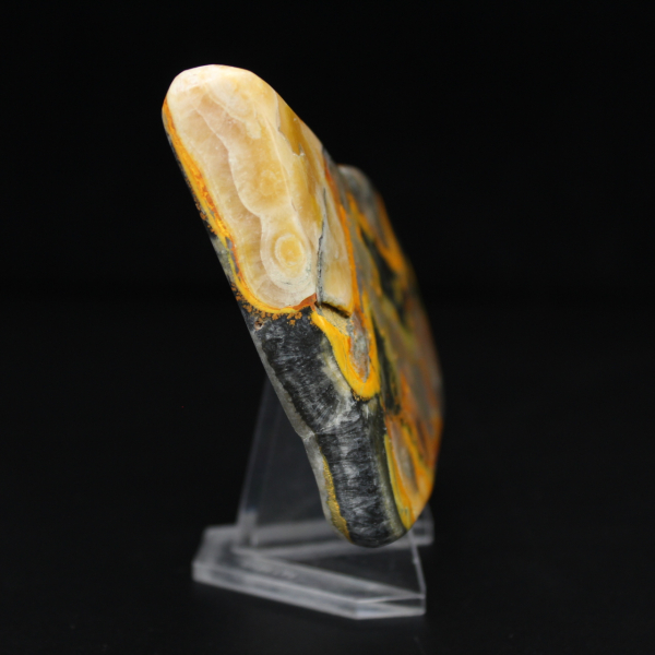 Gepolijste hommeljaspis, een authentieke steen.