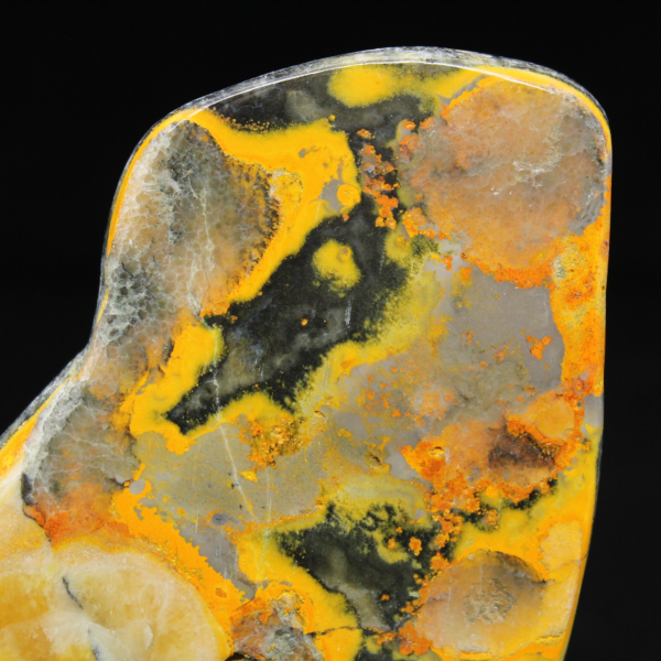 Gepolijste hommeljaspis, een authentieke steen.