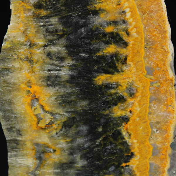 Klein gepolijst plaatje van hommeljaspis