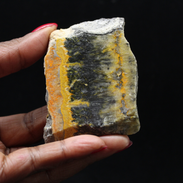 Klein gepolijst plaatje van hommeljaspis