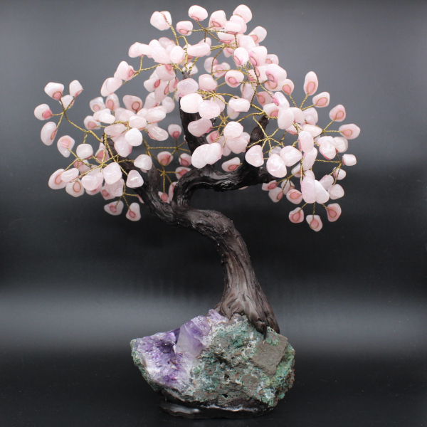 Minerale boom met amethist basis en rozenkwarts bladeren