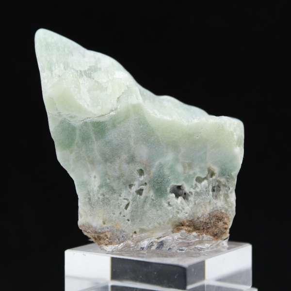 Groene aragoniet plak voor mineralenverzameling