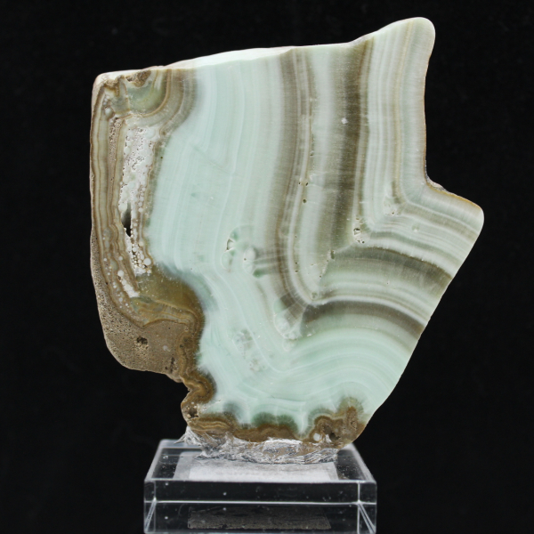Groene aragoniet plak voor mineralenverzameling
