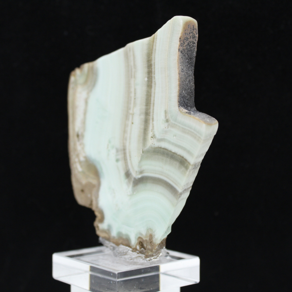 Groene aragoniet plak voor mineralenverzameling