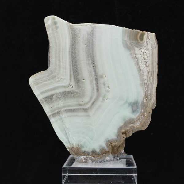 Groene aragoniet plak voor mineralenverzameling