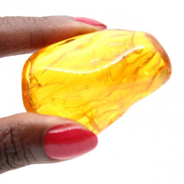 Gepolijste gele amberkleurige kiezelsteen - fossiele steen voor decoratie