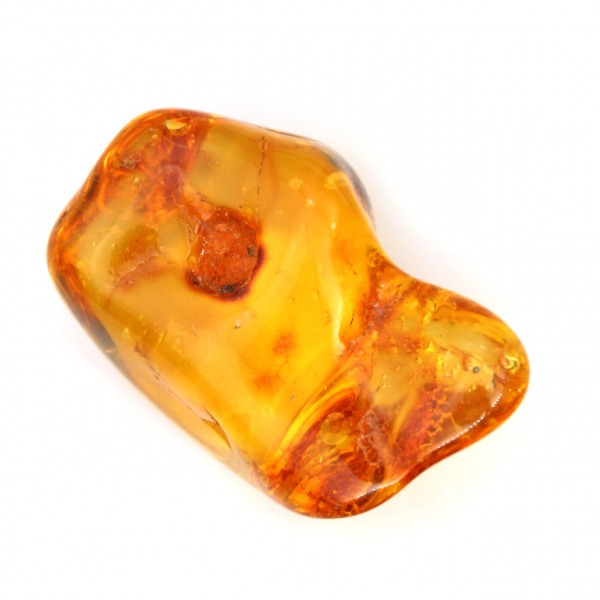 Kleine gele amberkleurige kiezelsteen – verzamelobject van fossielen