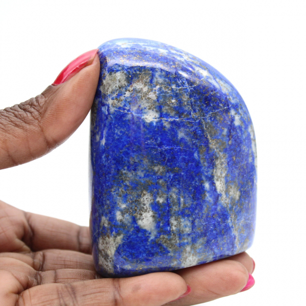 Klein, gepolijst lapis lazuli ornament uit Afghanistan, van hoge kwaliteit.