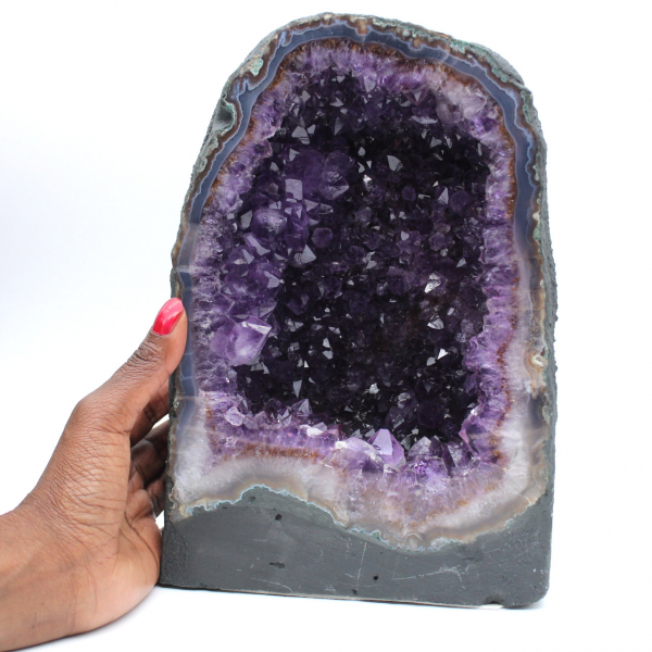 Grote Braziliaanse amethistgeode voor interieurdecoratie en verzameling