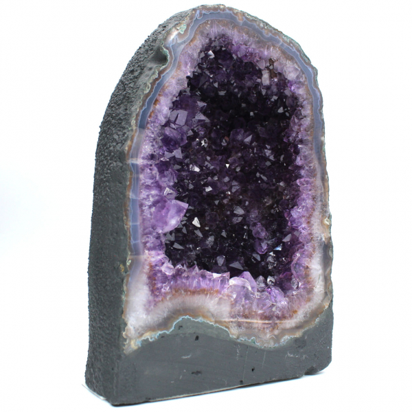 Grote Braziliaanse amethistgeode voor interieurdecoratie en verzameling