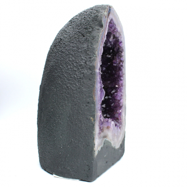 Grote Braziliaanse amethistgeode voor interieurdecoratie en verzameling