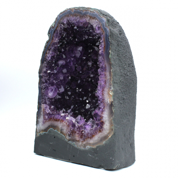 Grote Braziliaanse amethistgeode voor interieurdecoratie en verzameling
