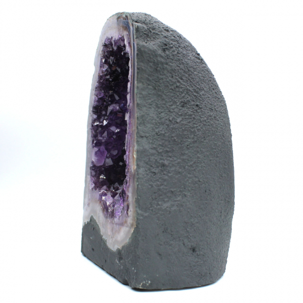 Grote Braziliaanse amethistgeode voor interieurdecoratie en verzameling