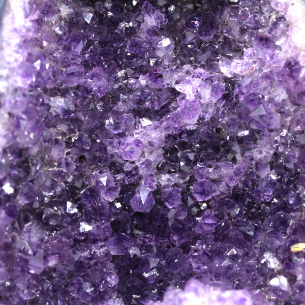  Unieke hoogwaardige Braziliaanse amethistgeode met stabiele voet