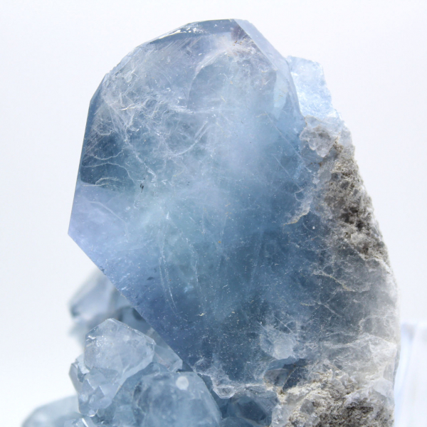 Fonkelende blauwe celestienkristallen uit Madagaskar