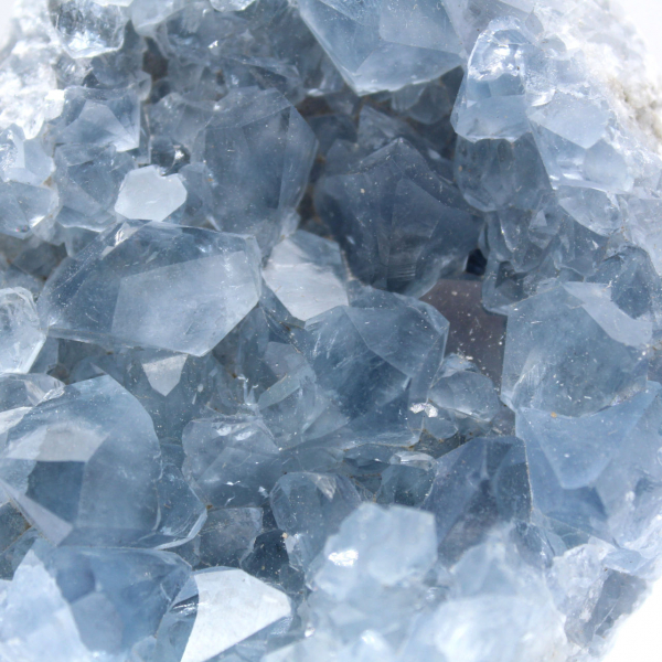 Blauwe celestien uit natuurlijke geode van Madagaskar
