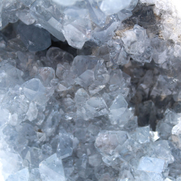 Blauwe celestiet kristalgeode uit Madagaskar