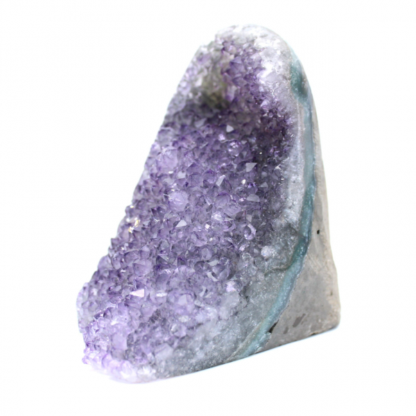 Braziliaanse amethistgeode: dieppaarse kristallen