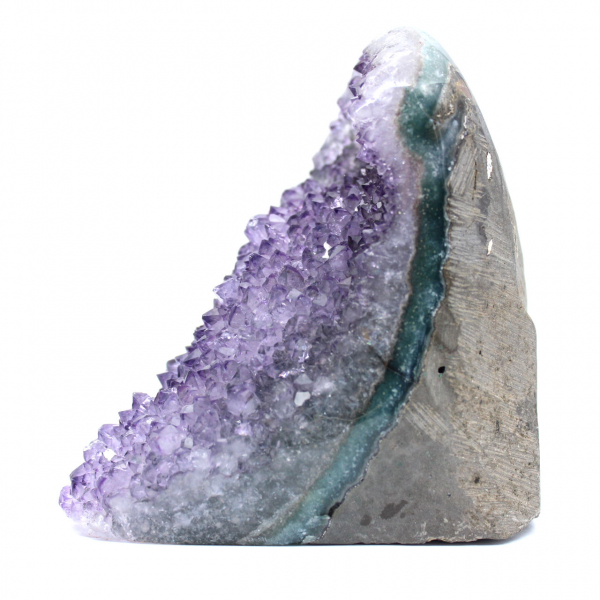 Braziliaanse amethistgeode: dieppaarse kristallen