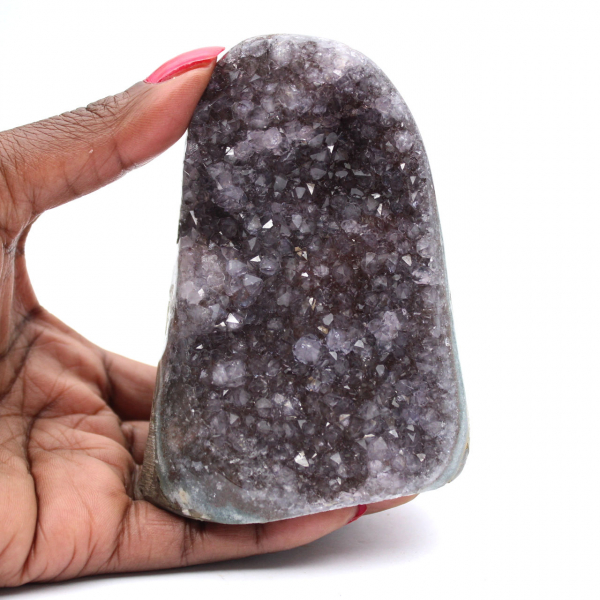 Natuurlijke amethist: Braziliaanse geode met intense kristallen