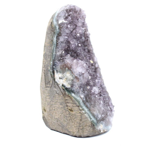 Natuurlijke amethist: Braziliaanse geode met intense kristallen