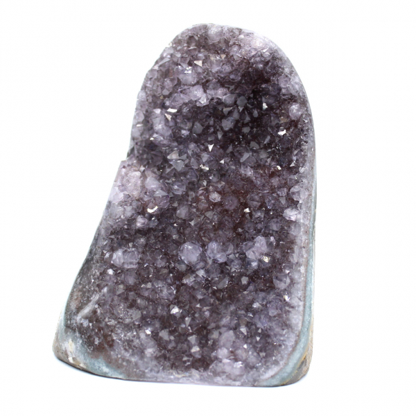 Natuurlijke amethist: Braziliaanse geode met intense kristallen