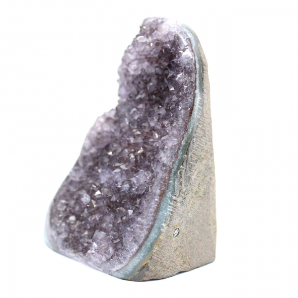 Natuurlijke amethist: Braziliaanse geode met intense kristallen